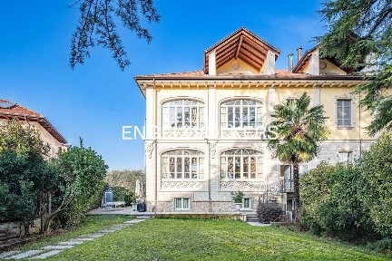 Villa unifamiliare piazza Visconti 1, Macherio