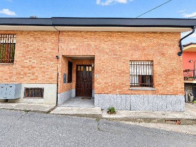 Lequio Berria, Via Castello, 13