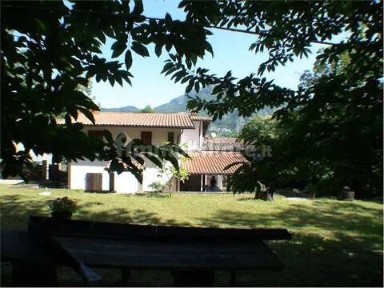 Cascina via Chiesa, Pianacci, Villa Collemandina