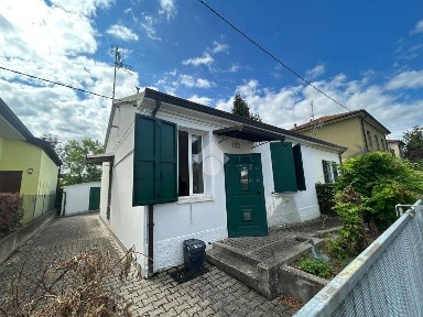 Villa unifamiliare via 30 Ottobre 1944 8, Santo Stefano - Gambellara, Ravenna