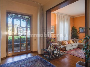 Lucca, Sant'Anna, Via Castruccio Buonamici