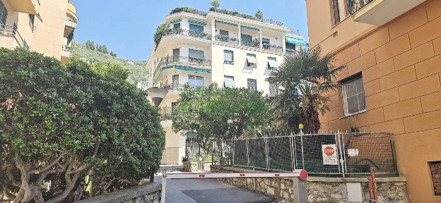 Quadrilocale buono stato, terzo piano, Nervi, Genova
