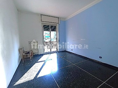Trilocale via San Bartolomeo del Fossato 20, Sampierdarena, Genova
