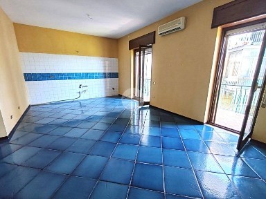 Trilocale traversa Tommaso de Amicis 27, Zona Ospedaliera, Napoli