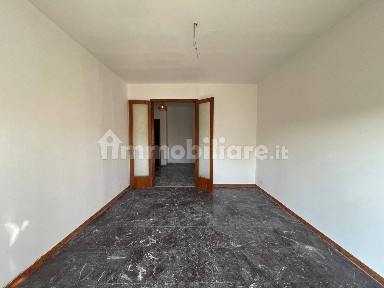 Trilocale via Archirola 8, Viali, Modena
