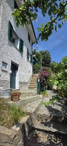Bilocale salita Brignole 2, Uscio