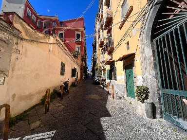 Bilocale Vico della Neve, Stella - Materdei, Napoli