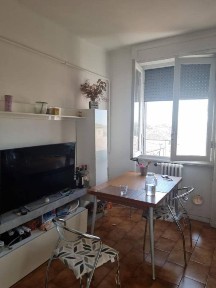 Appartamento buono stato, quarto piano, Centro Storico, Pavia