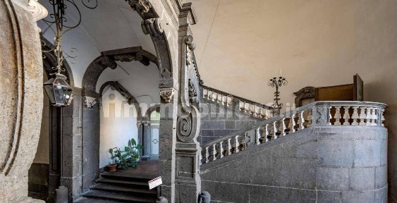 Trilocale ottimo stato, terzo piano, Santa Lucia, Napoli
