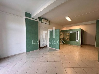 Locale commerciale in Vendita