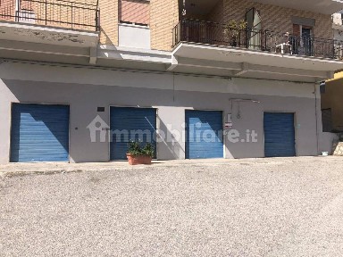 Locale commerciale in Vendita