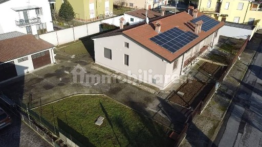 San Fiorano, Via Alessandro Manzoni, 9