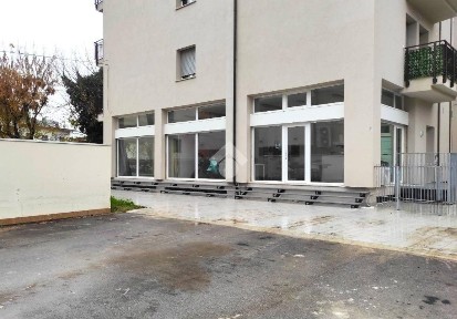 Locale commerciale in Affitto