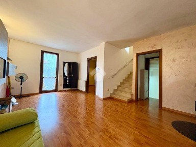 Villa a schiera via Grazia Deledda 13, Centro, Pontevico