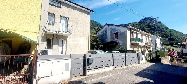 Villa a schiera via Borgo Nuovo 42, Centro, Marone