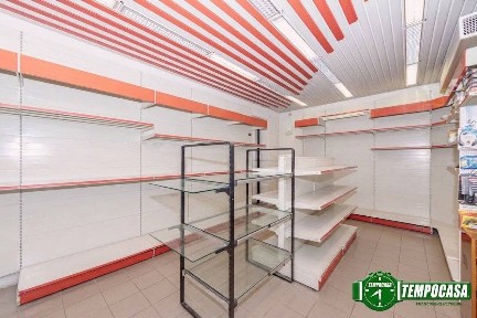 Locale commerciale in Vendita