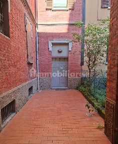 Trilocale ottimo stato, piano rialzato, Bolognina, Bologna