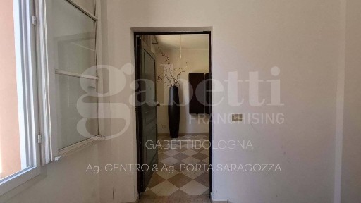 Quadrilocale via Vinazzetti, San Vitale, Bologna