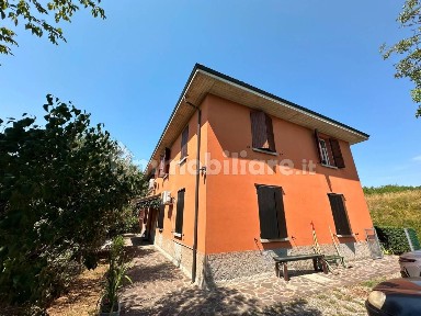 Villa bifamiliare via di Mezzo Ponente, 12 claderara, Calderara di Reno
