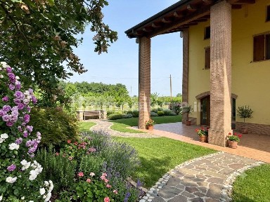 Villa bifamiliare via Pellicciari, 26, Malalbergo