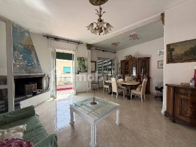 Appartamento buono stato, secondo piano, Marina di Carrara, Carrara