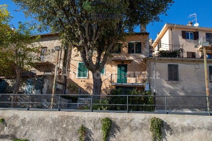 Capalbio, Piazza dei Pini