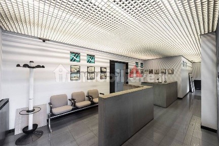 Locale commerciale in Vendita