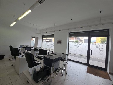 Locale commerciale in Affitto