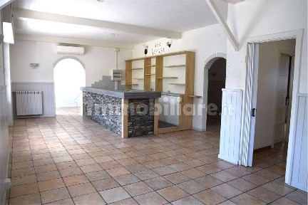 Locale commerciale in Affitto