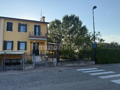 Villa bifamiliare via degli Alpini 14, Albettone