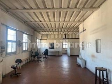 Capannone in Affitto