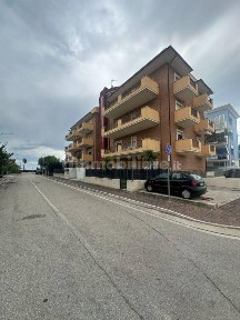 Bilocale via Bambini di Beslan, Centro, Grottammare