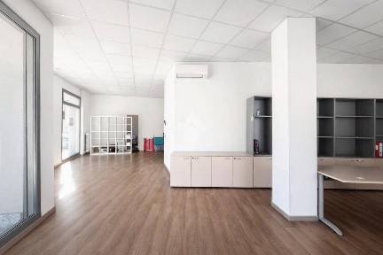 Locale commerciale in Affitto