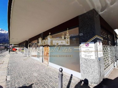Locale commerciale in Affitto