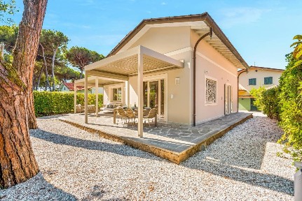 Villa unifamiliare via Giulio Cesare 31, Cinquale, Montignoso