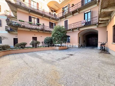 Novara, Centro Storico, Piazza Santa Caterina da Siena, 3