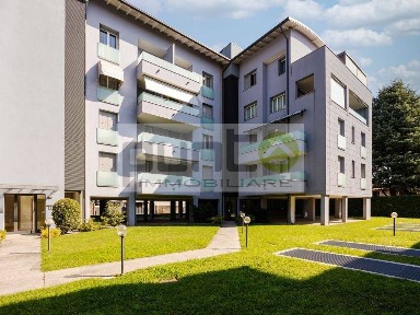 Trilocale via Adda 38, Centro, Concorezzo