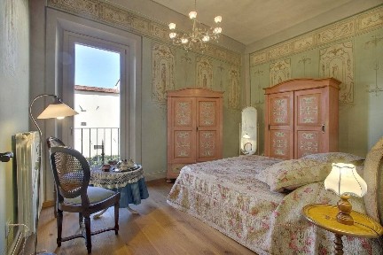 Trilocale via dell'Oriuolo 49, Duomo, Firenze