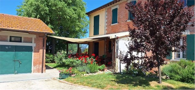 Terratetto unifamiliare Casa indipendente con 2 app.ti, 2.000 mq di giardino e 2 garage!, Sasso Morelli, Sesto Imolese, Imola