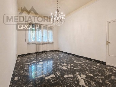 Quadrilocale via Rosolino Pilo 16, Campo di Marte, Firenze