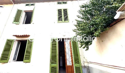 Agliana, Via L. Catalani 22, 24