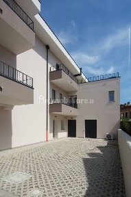 Ravenna, Lido Adriano - Lido di Dante, viale costanza, 1