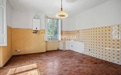Casola Valsenio, Via Roma 8