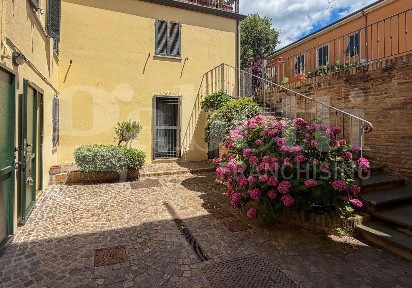Ravenna, Centro Storico, Via Circonvallazione San Gaetanino, 11