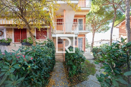 Ravenna, Lido di Savio - Lido di Classe, Viale Adriatico, 8