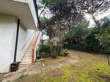 Ravenna, Porto Corsini - Marina Romea, Viale dei Fiori, 8