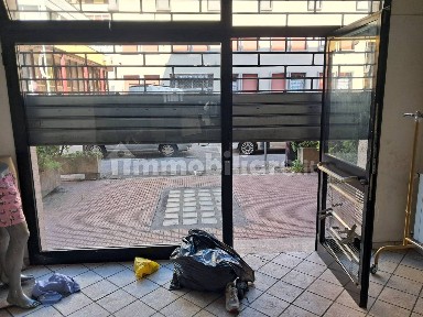 Attività commerciale con laboratorio in Vendita