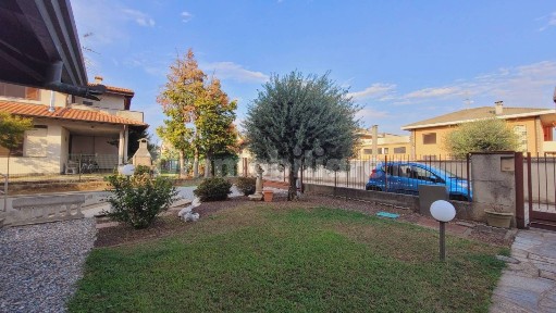 Villa a schiera via Piave, Centro, Ferno