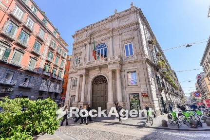 Locale commerciale in Vendita