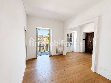 Torino, Via della Rocca, Via Giuseppe Mazzini, 33